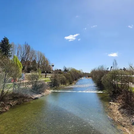 Moderno Cerca Del Centro En * לאון
