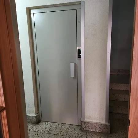 Moderno Cerca Del Centro En *