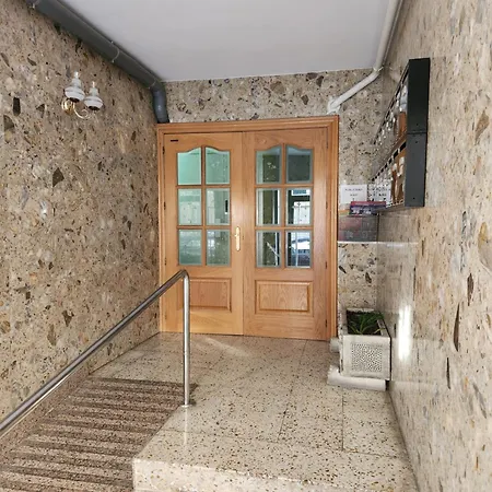 Moderno Cerca Del Centro En דירה *